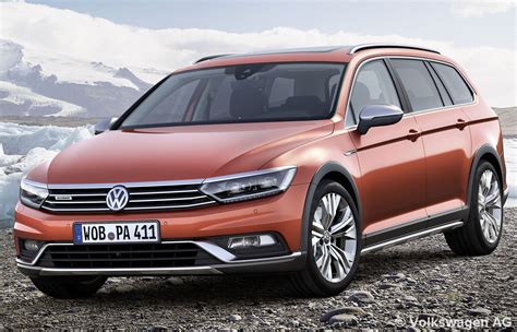 Volkswagen Passat Alltrack važiuojantis kaimo keliu
