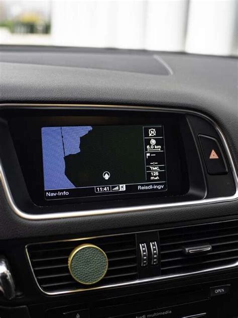 schematinis vaizdas, kaip atnaujinti navigacijos žemėlapius per USB