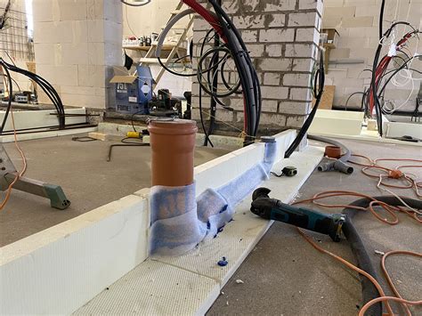 schematiškas galvaninės korozijos procesas ant metalinių dalių