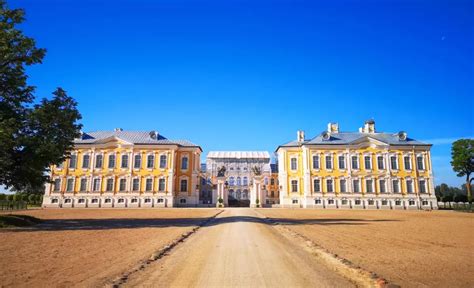Rundalės rūmų interjeras ir prancūziško stiliaus sodai