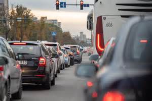 Infografika apie jaunų vairuotojų eismo įvykių statistiką