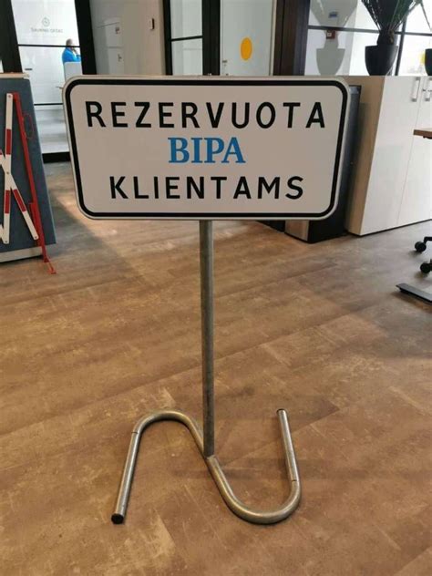 schema: kelio ženklo montavimo aukščio matavimas nuo skirtingų kelio elementų (važiuojamosios dalies, šaligatvio, tako)