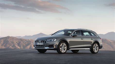 Audi A4 allroad (B9 8W) visureigio universalo nuotrauka bekelės aplinkoje