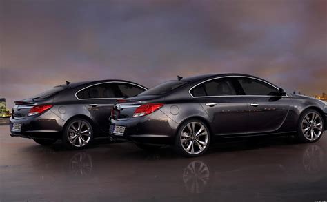Opel Insignia sedan vs hatchback comparison