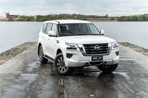 Nissan Patrol važiuojantis bekele