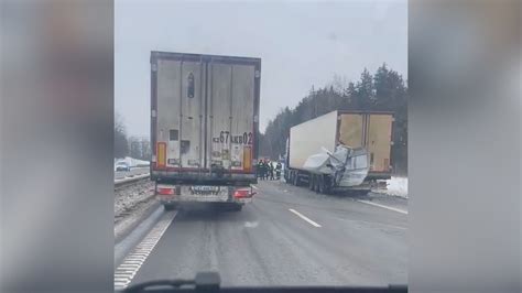 sunkvežimis sugedęs kelyje