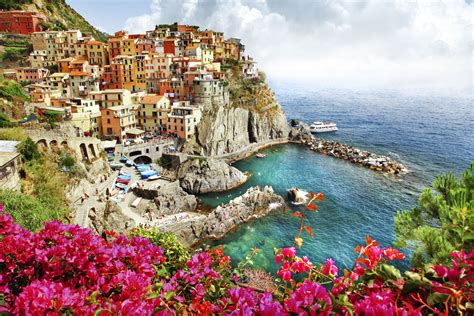 Cinque Terre pakrantės vaizdai iš traukinio