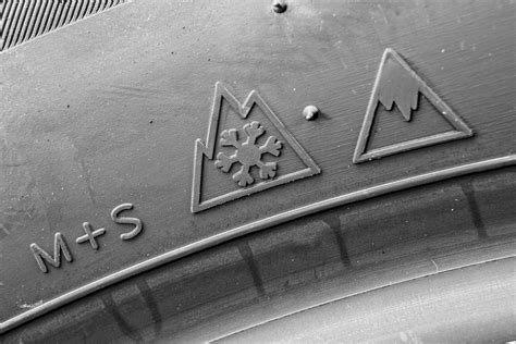Ženklas 3PMSF (Three Peak Mountain Snow Flake)
