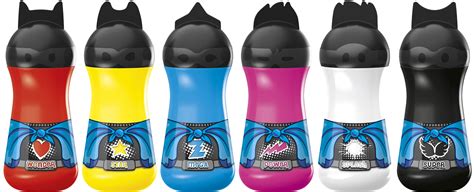 įvairių spalvų antifrizo buteliai