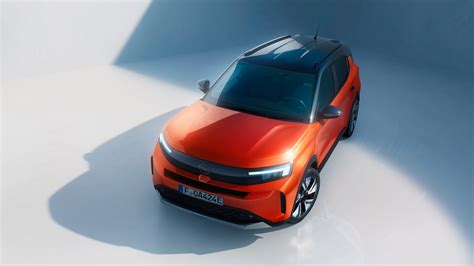 priekinė naujojo Opel Frontera dalis su Opel žaibo emblema ir Eco LED žibintais