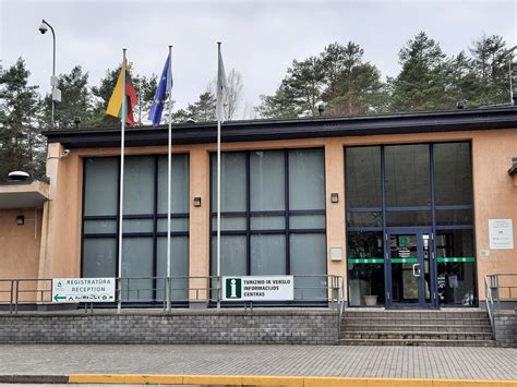 scheminis vaizdas, kaip skiriasi viešos ir privačios stovėjimo vietos