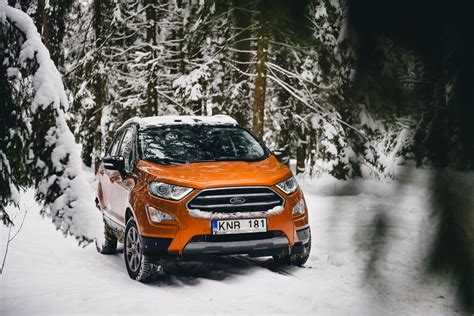 Ford visureigių modelių rikiuotė miesto ir užmiesčio keliais