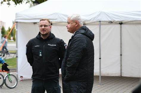 Tematinė nuotrauka: BRC Autocentro ekspozicija su įvairiomis transporto priemonėmis