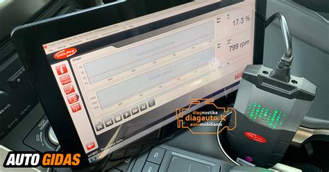 Tematinė nuotrauka: moderni diagnostikos įranga autoservise