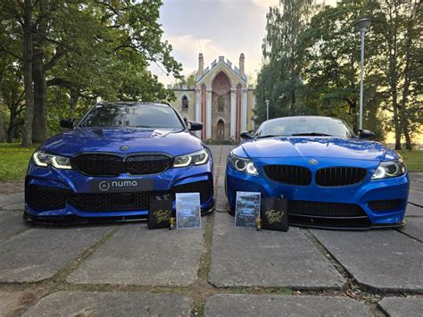 Teminė nuotrauka su automobiliais ir dokumentais