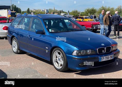 BMW E39 Touring automobilis su sumontuotu galiniu M bamperiu