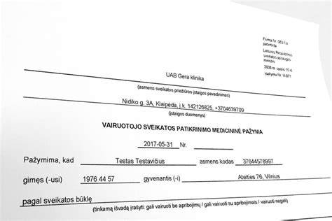 Asmens tapatybę patvirtinantis dokumentas ir medicininė pažyma ant stalo