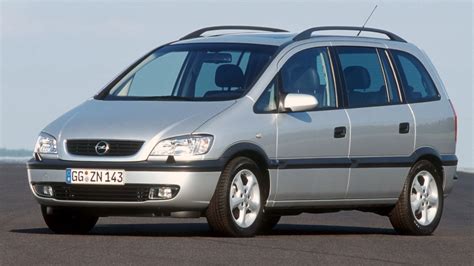 Opel Zafira skirtingų kartų iliustracijos