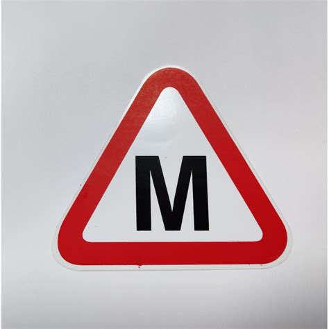 schema: kaip turi atrodyti „M“ ženklas ant automobilio