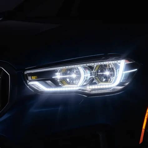 Tematinė nuotrauka su LED žibintais automobilyje