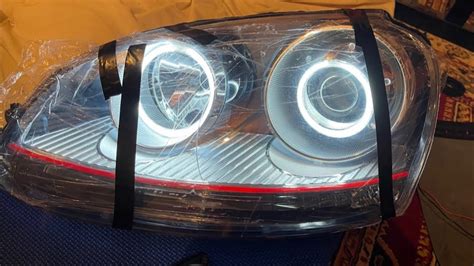 Nuotrauka su skirtingų tipų linzėmis (Xenon, Bi-LED)