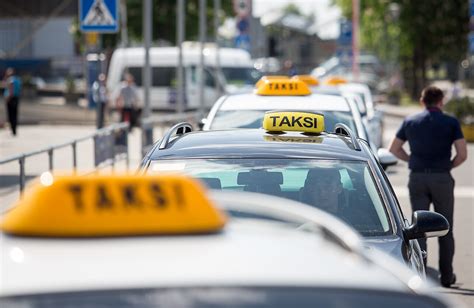 Taksi ir pavėžėjimo paslaugų ženklai