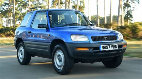 infografika: Toyota RAV4 evoliucija nuo 1994 metų iki šių dienų