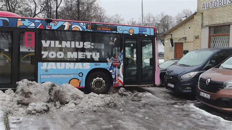 Kunigas laimina automobilius ir vairuotojus