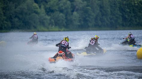 nuotrauka su motociklų sporto entuziastais