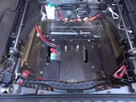 BMW E92 akumuliatoriaus vieta bagažinėje