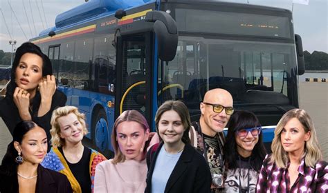 Sėdinčių žmonių grupė autobuse