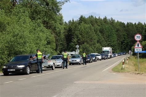 Tematinė nuotrauka: Indijos autorikšų vairuotojai chaotiškame eisme