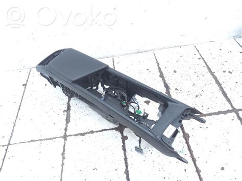 Volvo C30 interjeras, plaukiojanti centrinė konsolė