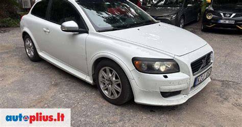 Volvo C30 1,6 l variklio detalės su daugybe vakuumo vamzdelių