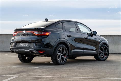 „Renault Arkana“ SUV kupė siluetas