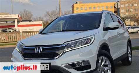 Tematinė nuotrauka: įvairūs Honda automobiliai kelyje