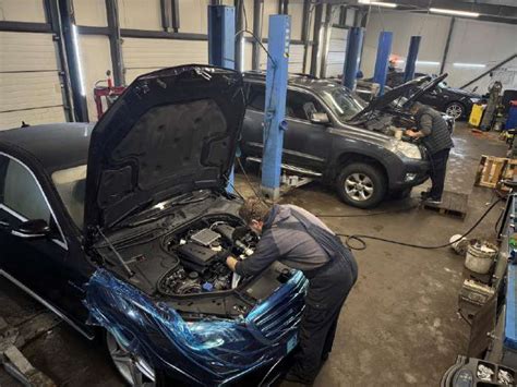 Tematinė nuotrauka: autoservisas, automechanikas