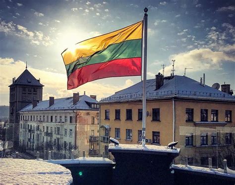 Nuotraukos, iliustruojančios Lietuvos vėliavos naudojimą valstybiniuose renginiuose
