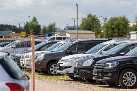 Tematinė nuotrauka: naudoti automobiliai, automobilių turgus