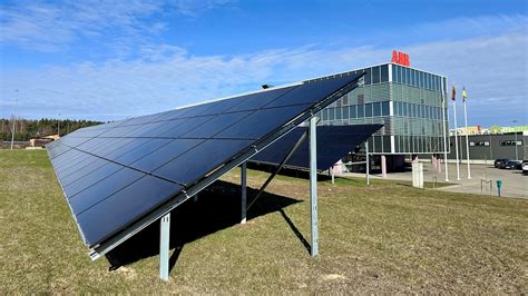 Schema, rodanti, kaip apsauginė užuolaida blokuoja saulės spindulius ir mažina temperatūrą kabinoje