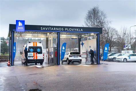 Nuotrauka su automatine automobilių plovykla