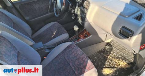 automobilis važiuojantis į kalną