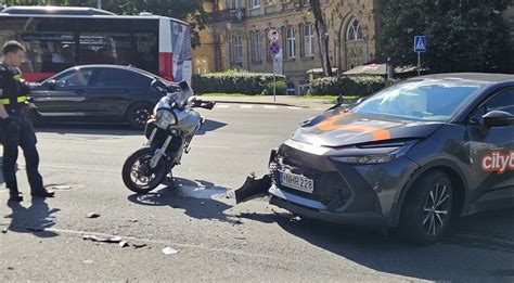 Motociklas ir automobilis lyginamieji