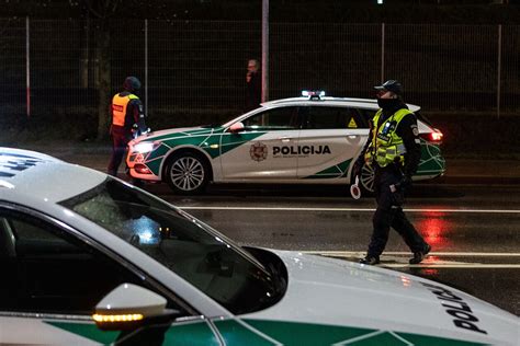 Tematinė nuotrauka su policijos automobiliu