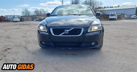 Volvo automobilių išpardavimo skelbimas