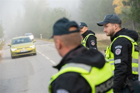 Teminė nuotrauka: mopedas kelyje