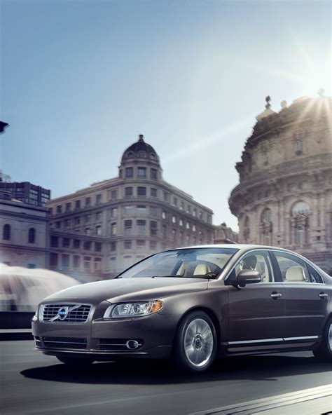 Vaizdas, rodantis PACOS jungiklio vietą „Volvo S80“ salone
