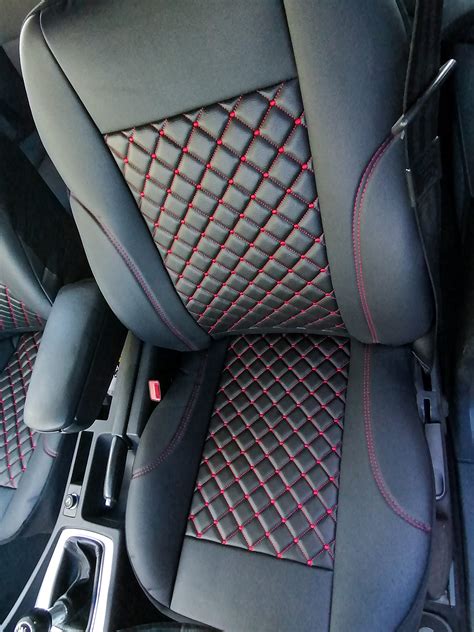 TUNING DUE sėdynių užvalkalų dizaino pavyzdys su spalvotomis siūlėmis