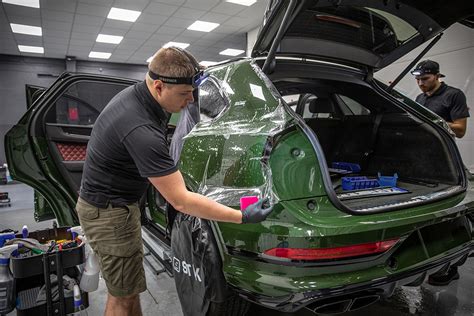 automobilis padengtas apsaugine viniline plėvele
