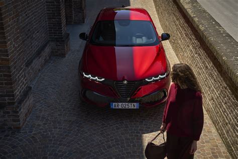 Alfa Romeo automobilio eksterjero ir interjero dizainas